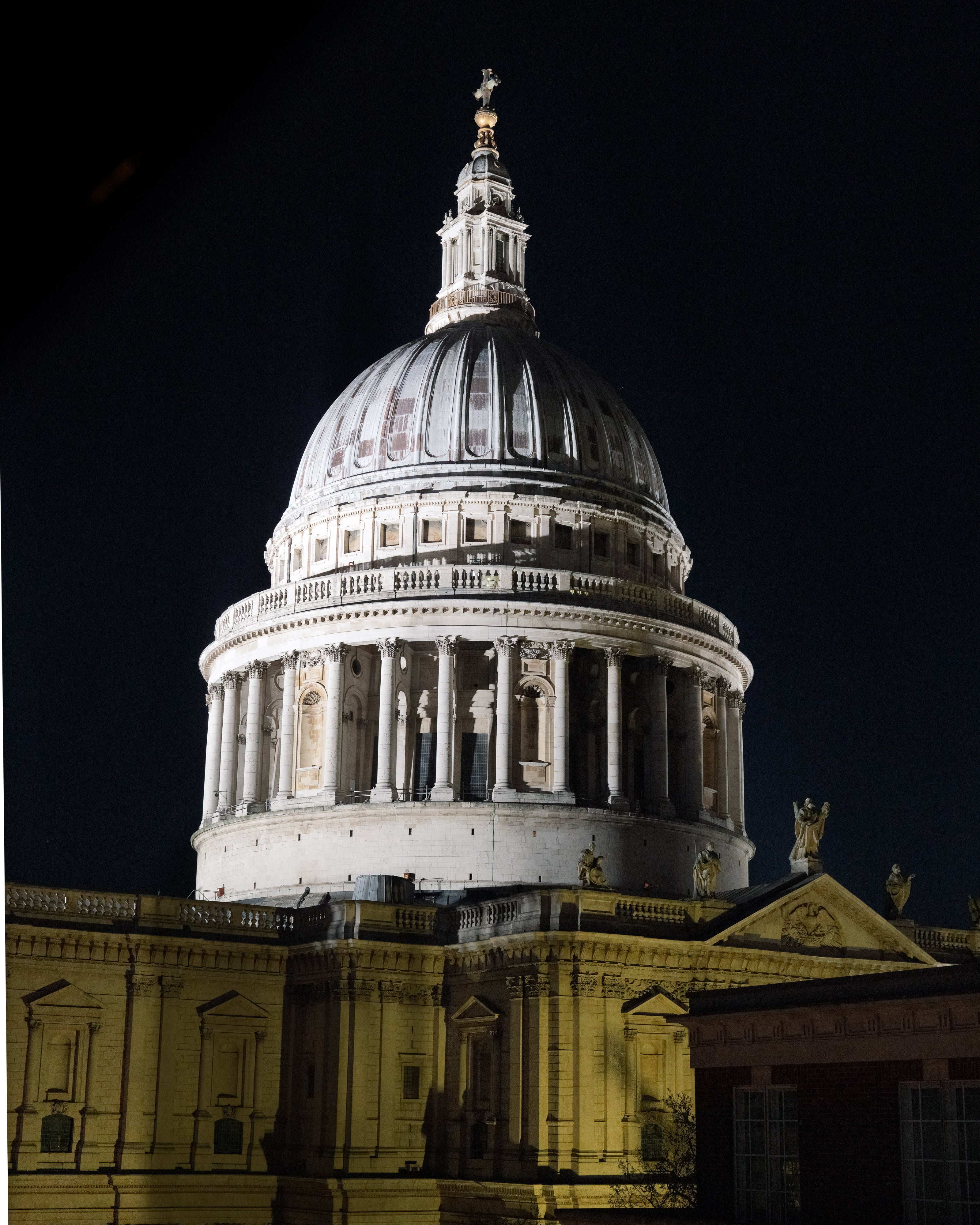 london_st_pauls_cathedral_night.jpg